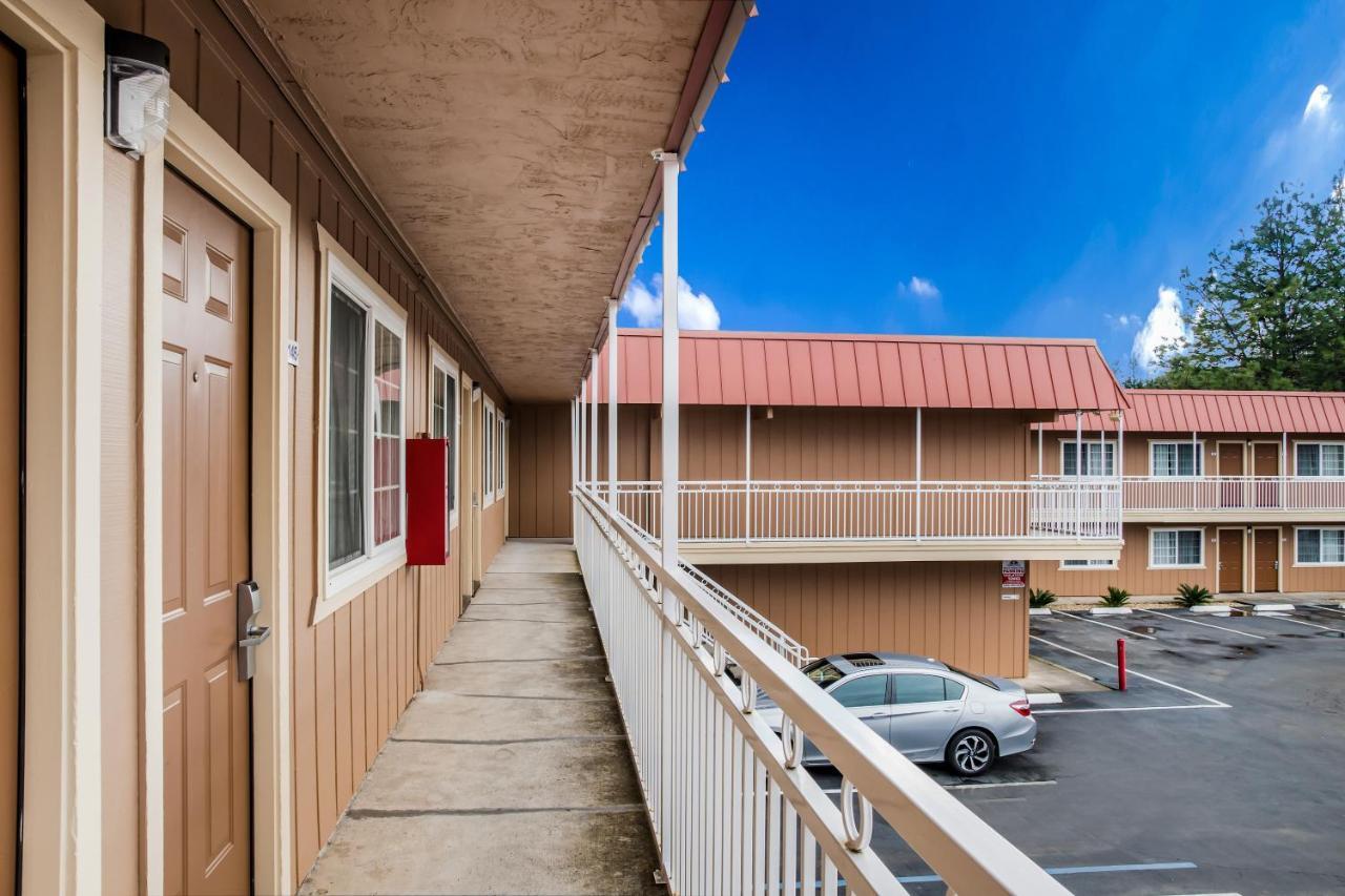 Americas Best Value Inn - Ukiah Bagian luar foto