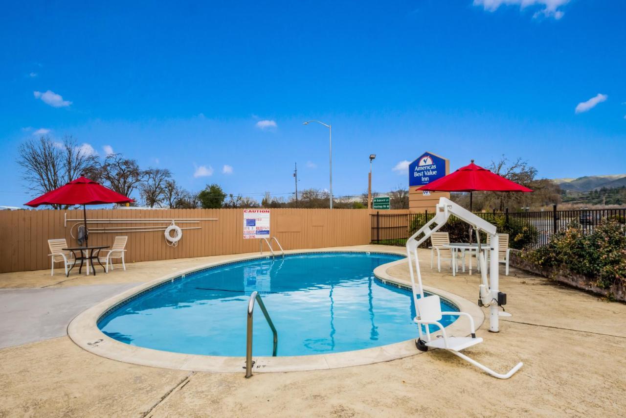 Americas Best Value Inn - Ukiah Bagian luar foto