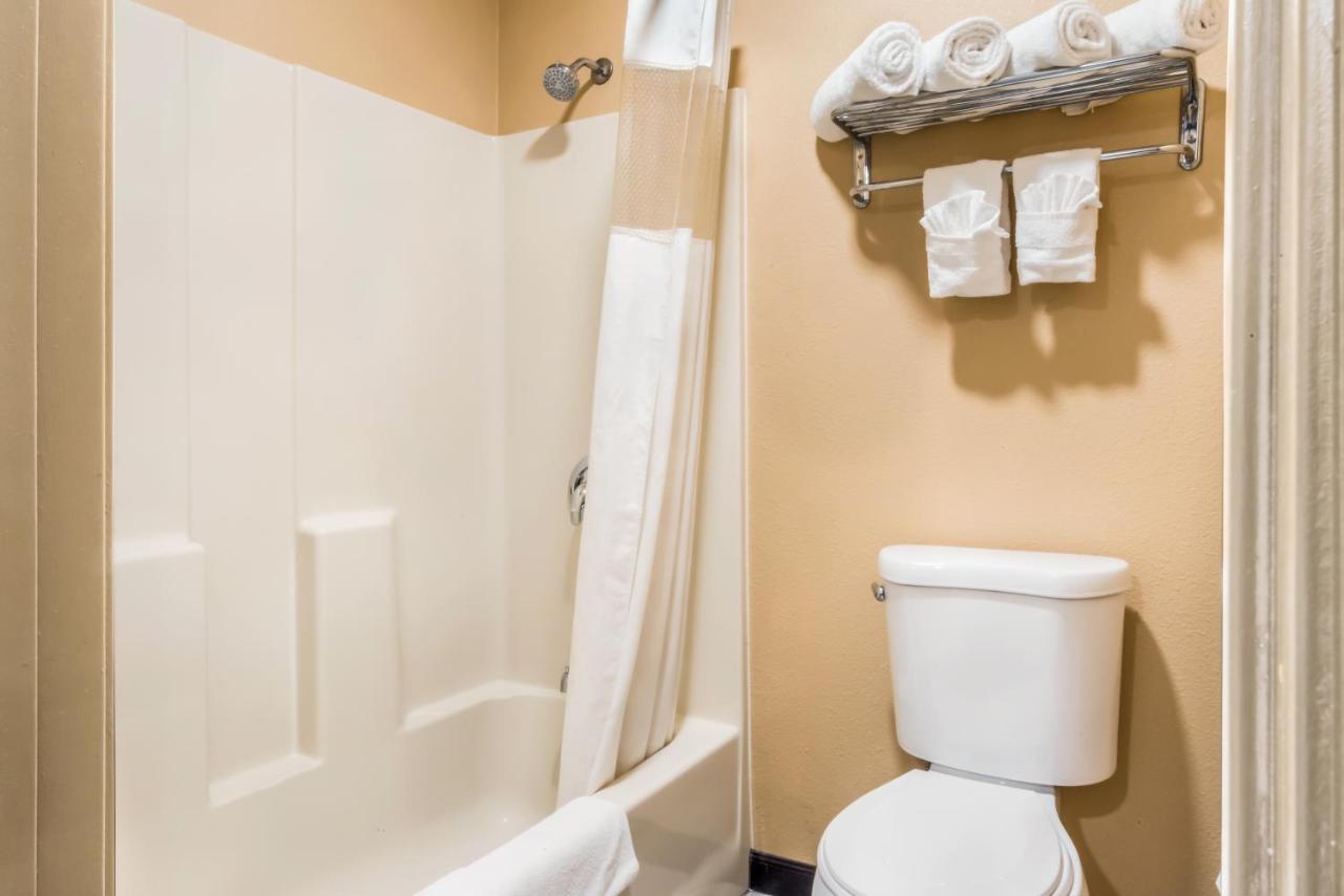 Americas Best Value Inn - Ukiah Bagian luar foto