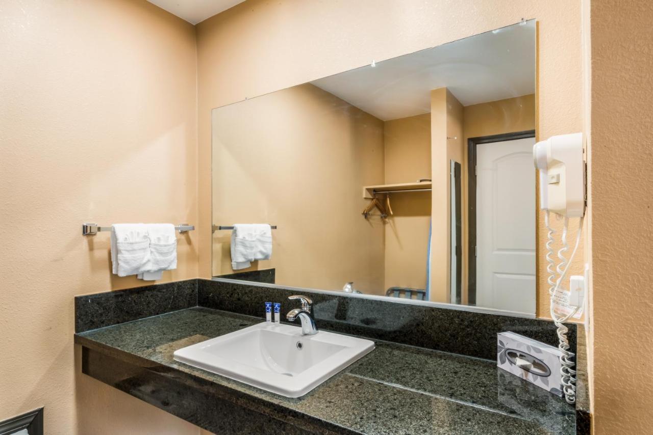 Americas Best Value Inn - Ukiah Bagian luar foto