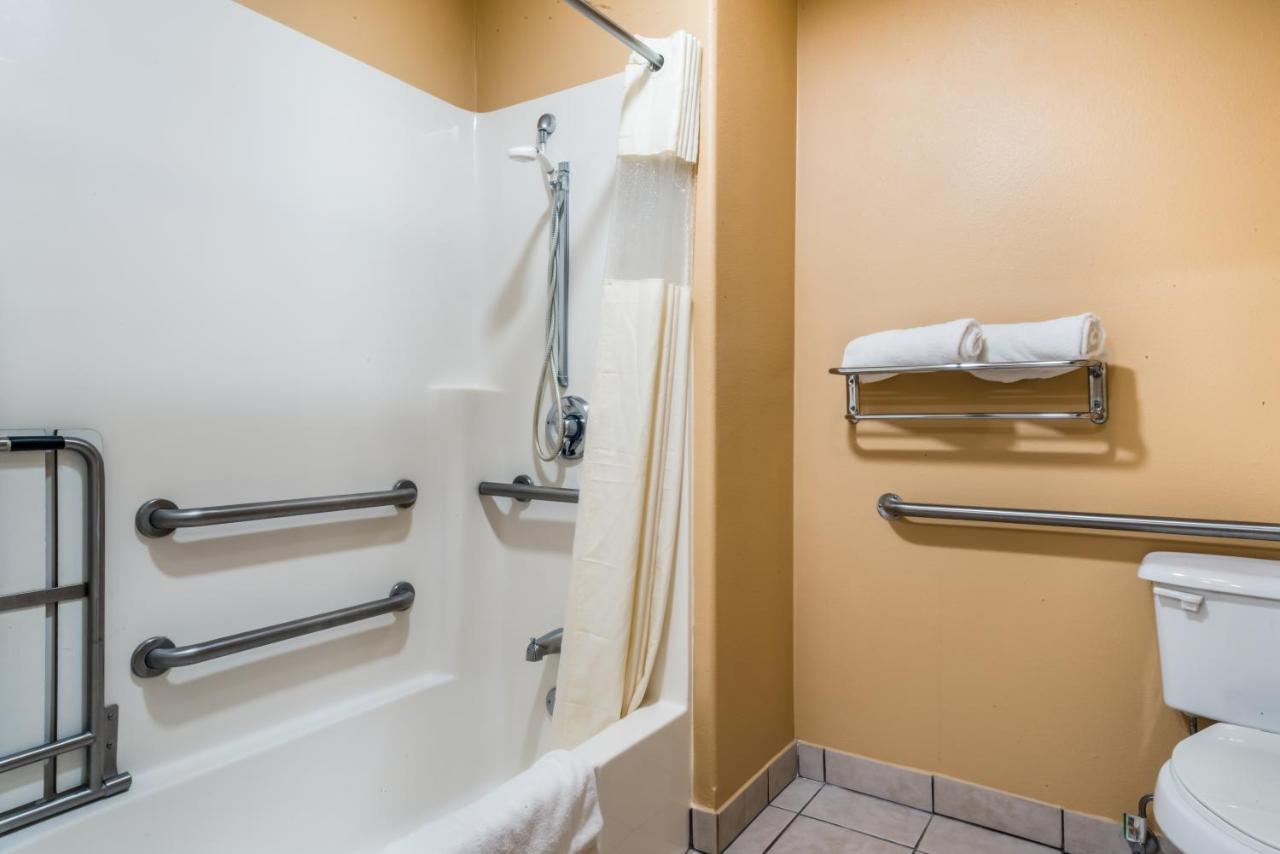 Americas Best Value Inn - Ukiah Bagian luar foto