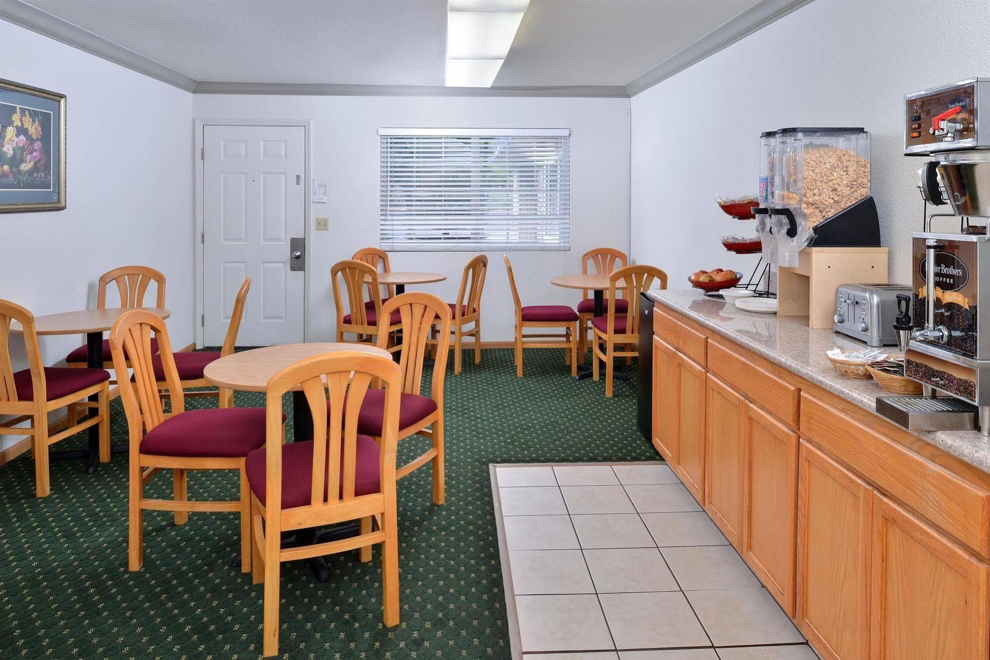 Americas Best Value Inn - Ukiah Bagian luar foto