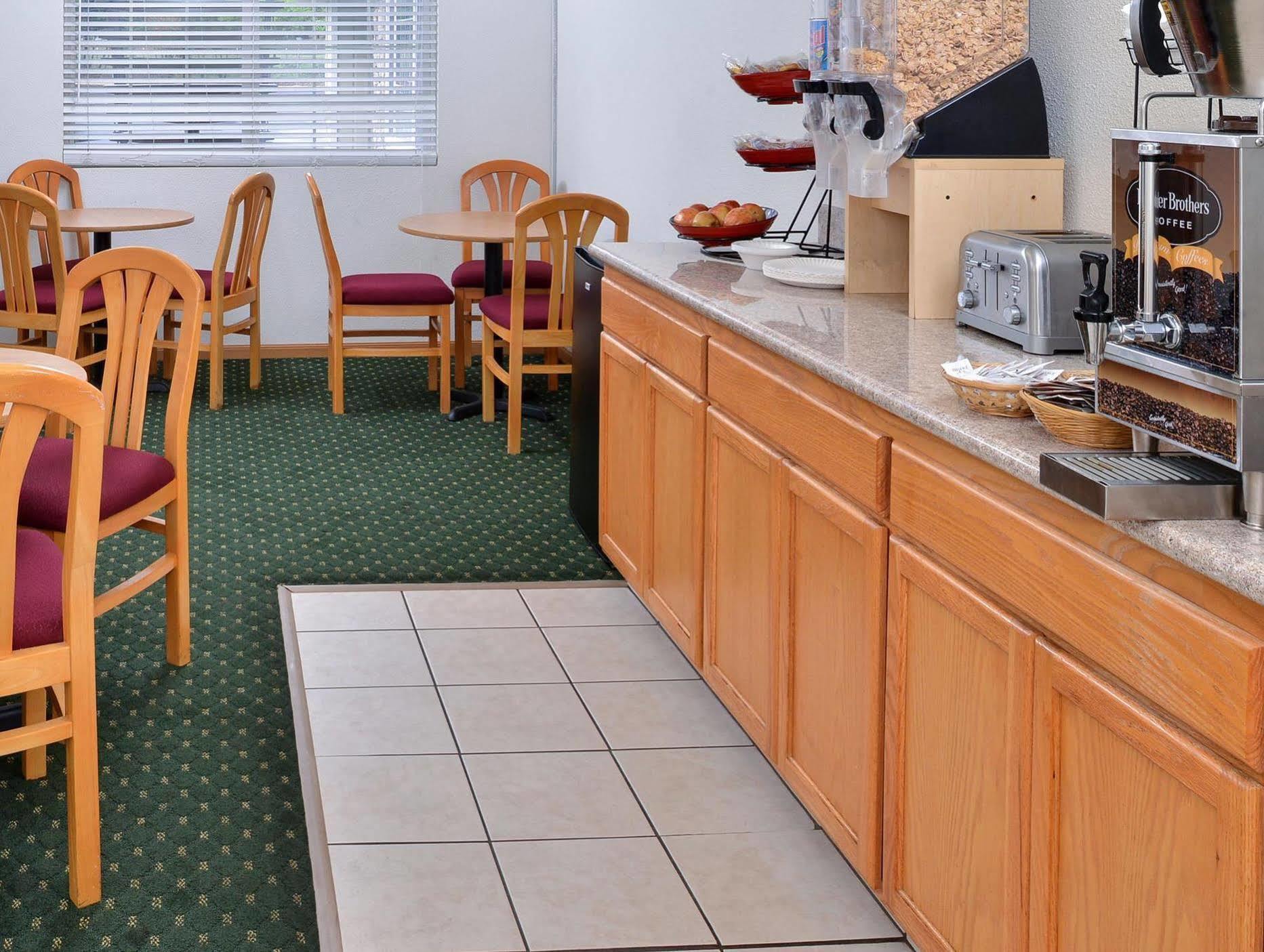 Americas Best Value Inn - Ukiah Bagian luar foto